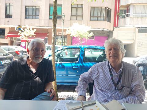 Con Francisco Puñal, fotógrafo cubano y promotor del humor. Vigo, 2023